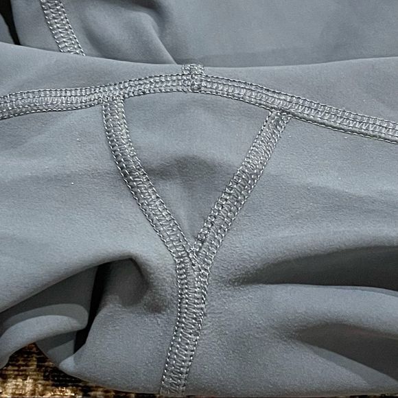 ALO Yoga High Waist Ripped Warrior Leggings in Concrete sz L - Picture 5 of 7